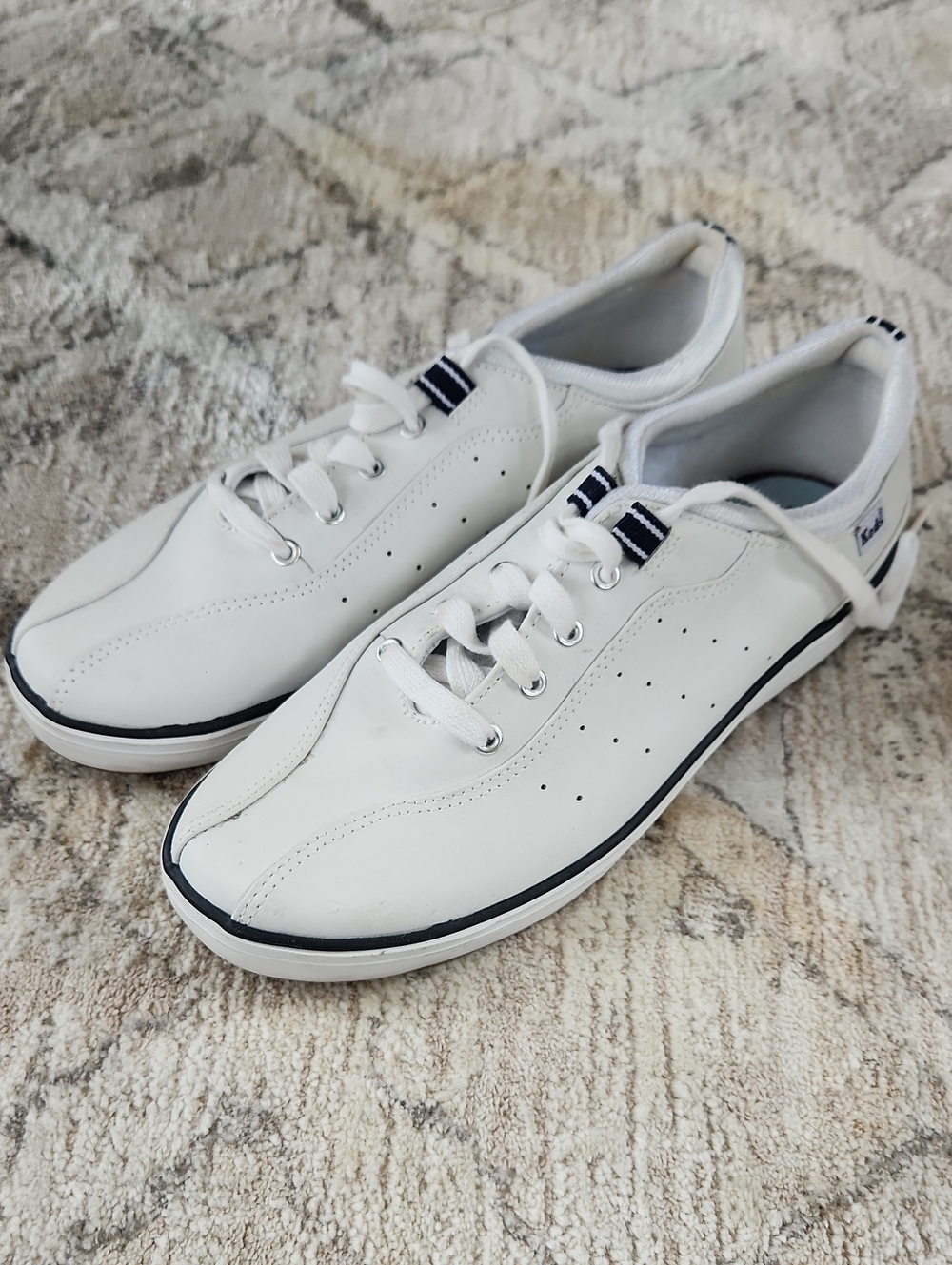 Like New Keds Wh8te.leatjer Sneakera, Size 8.5